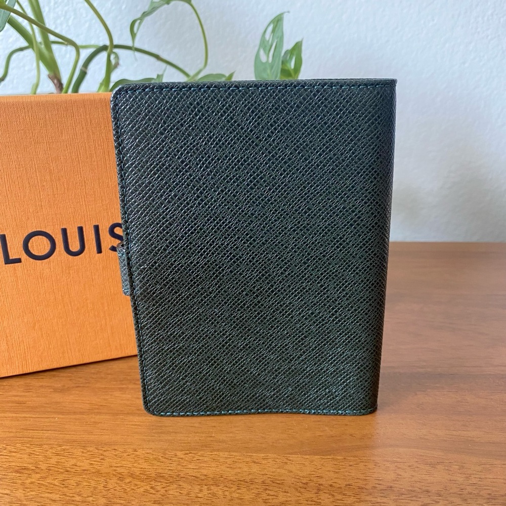 Louis Vuitton Green Taiga Leather Agenda PM Passport Wallet w/  Stickers & Paper - Picture 2 of 16